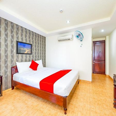 Oyo 243 Eden Hotel На Транг Екстериор снимка