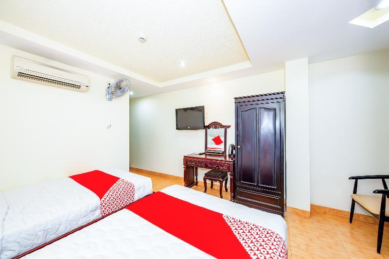Oyo 243 Eden Hotel На Транг Екстериор снимка