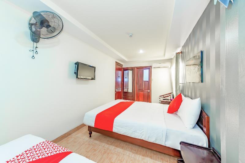 Oyo 243 Eden Hotel На Транг Екстериор снимка